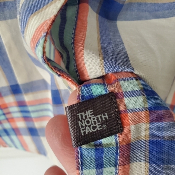 EUC The North Face Lightweight Shirt White Blue Red Roll Tab Sleeve Button Up XS - Picture 5 of 6